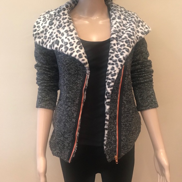 Jacket with faux fur collar - Picture 1 of 8